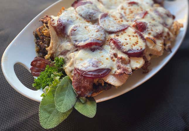 Image for article titled Thanksgiving Hot Browns are a cornucopia of holiday flavors
