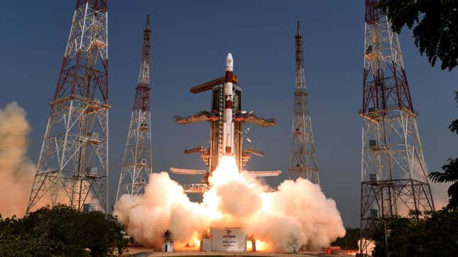 Imagen para el artículo titulado La NASA nos recuerda por qué destruir un satélite con un misil (como ha hecho India) es una idea terrible