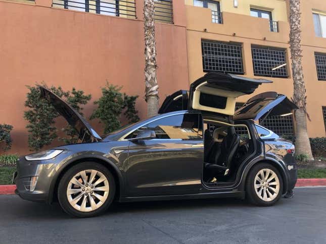Imagen para el artículo titulado Este Tesla Model X ha recorrido más de 640.000 kilómetros. Estas son todas las reparaciones que hubo que hacerle
