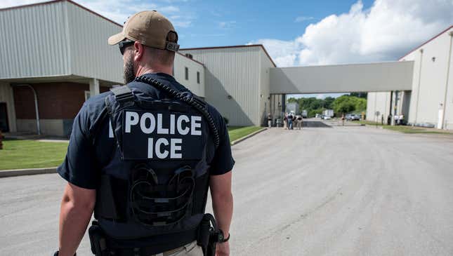 Image for article titled Pros And Cons Of Abolishing ICE