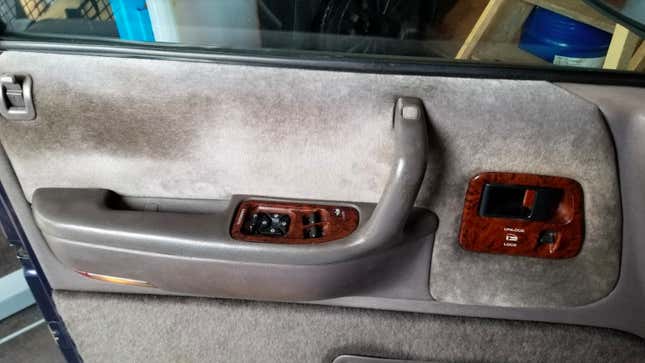 Image for article titled The Quirks That Make My European 250,000 Mile Diesel Manual Chrysler Minivan So Awesome