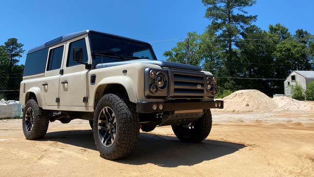 Image for article titled What Would You Like To Know About This Bonkers 600+ HP Land Rover?