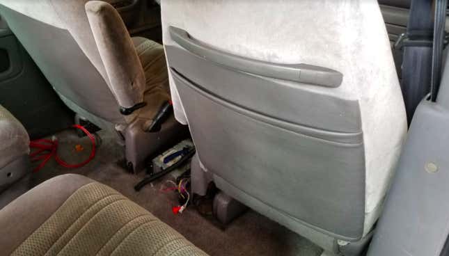 Image for article titled The Quirks That Make My European 250,000 Mile Diesel Manual Chrysler Minivan So Awesome