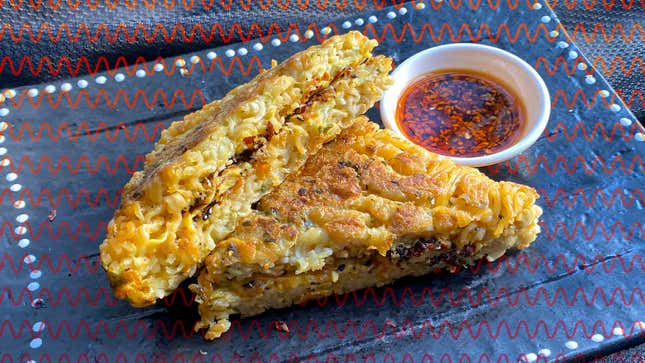 Image for article titled With Spicy Ramen Breakfast Grilled Cheese, you truly can have it all