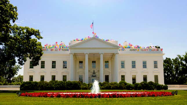 Image for article titled Trump Ties Thousands Of Balloons To White House Roof In Attempt To Sail Away From Impeachment Inquiry