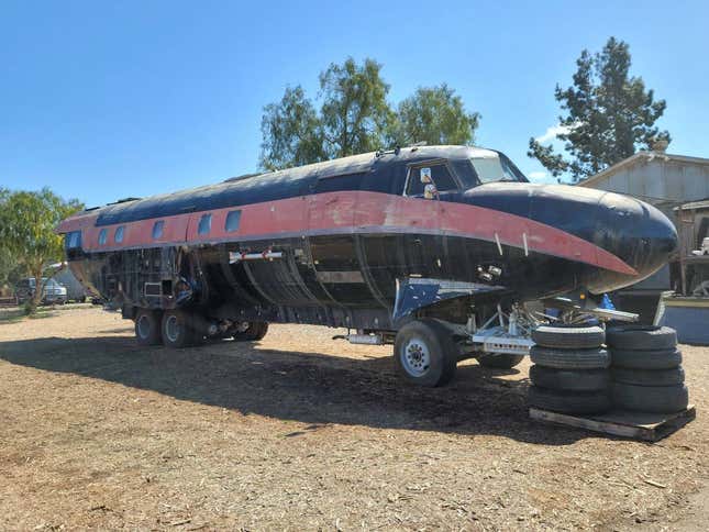 Image for article titled This Baffling Airplane RV Was Built By An Escaped Convict