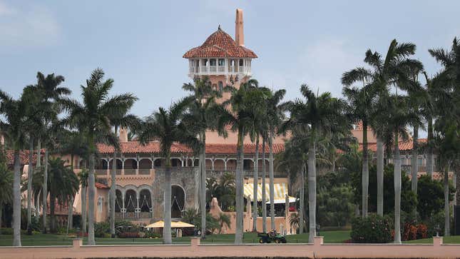 Image for article titled Mar-A-Lago Staff Apologizes For Letting In Guest They Just Assumed Was High-Powered Lobbyist Trying To Buy Influence
