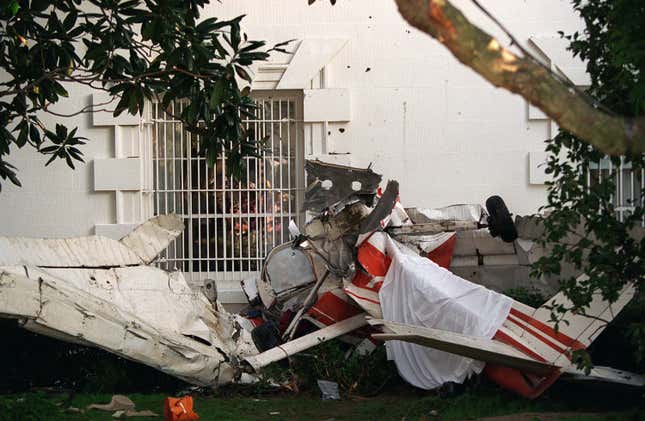 that-time-a-plane-crashed-into-the-white-house-s-front-yard