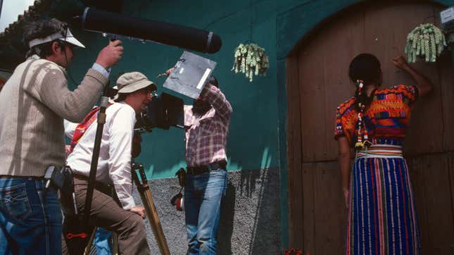 Gregory Nava directs a scene from El Norte.