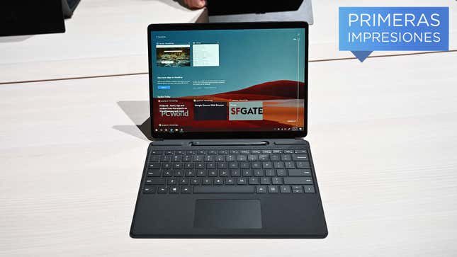 Imagen para el artículo titulado El Surface Pro X es el dispositivo más importante que ha lanzado Microsoft hoy