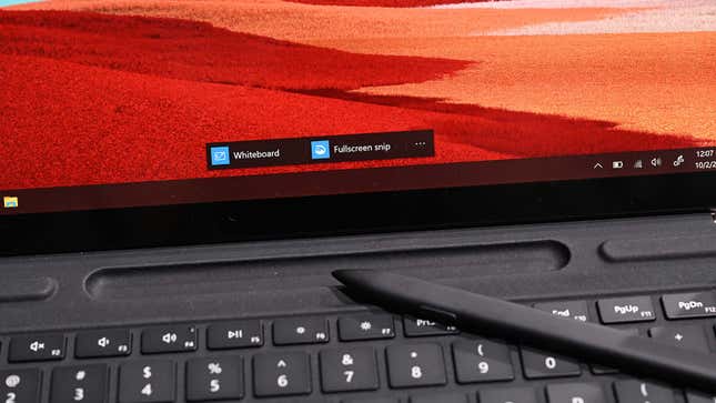 Imagen para el artículo titulado El Surface Pro X es el dispositivo más importante que ha lanzado Microsoft hoy