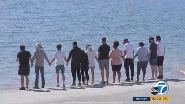 Image for article titled Glee Cast Hold Hands at Lake Where Naya Rivera&#39;s Body Was Found