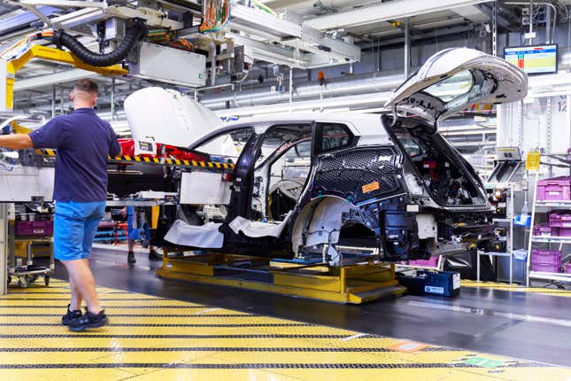 Image for article titled The BMW iX Is A 300-Mile Electric Flagship And A Huge Deal For BMW