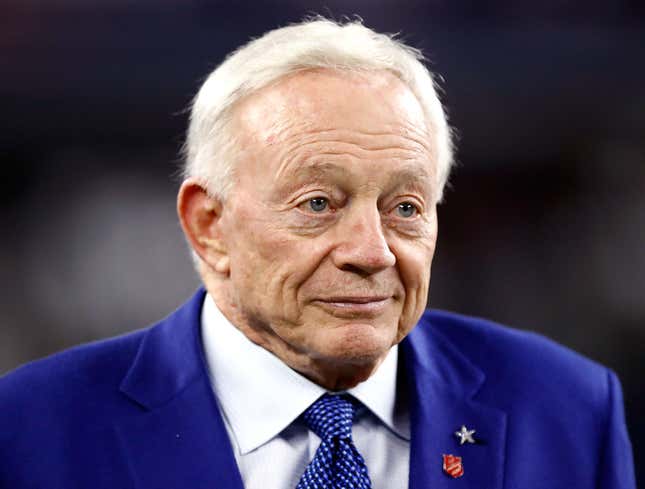 Image for article titled Cowboys Team Doctor Breaks News That Mentally Deteriorating Jerry Jones Will Soon Be Unable To Recognize Single Player On Roster