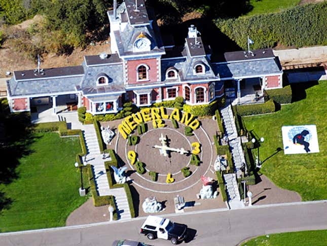 Image for article titled Neverland Ranch Investigators Discover Corpse Of Real Michael Jackson