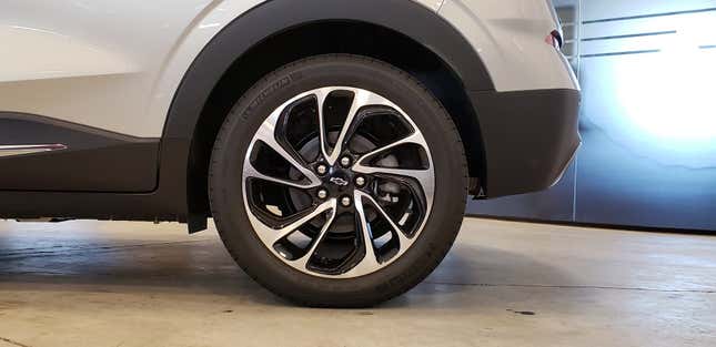 Image for article titled The 2022 Chevy Bolt EUV Is Inexpensive And Spacious, But It Lacks AWD, Proper Fast Charging