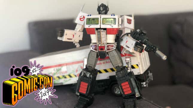 We unbox this amazing Ghostbusters Transformers Comic-Con exclusive.
