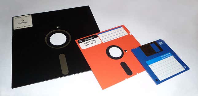 Imagen para el artículo titulado EE.UU. deja de usar floppy disks para coordinar los lanzamientos de armas nucleares