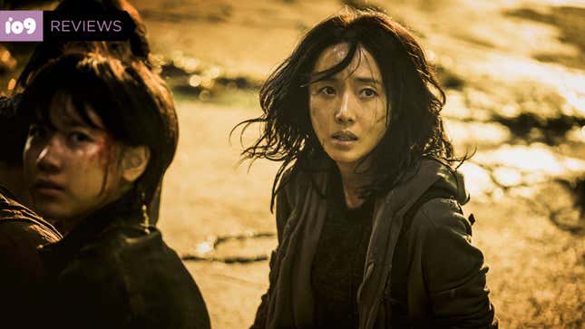 Min-jung (Lee Jung-hyun) is definitely the kind of zombie-fighting badass you’d want on your side.