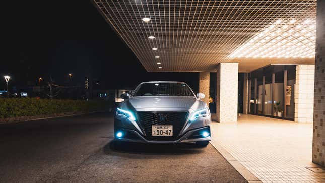 Image for article titled The 2019 Toyota Crown Is the RWD Japanese Luxury Cruiser the Avalon Should’ve Been