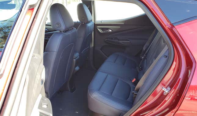 Image for article titled The 2022 Chevy Bolt EUV Is Inexpensive And Spacious, But It Lacks AWD, Proper Fast Charging