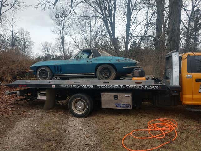 Imagen para el artículo titulado En este campo hay una flota de Ferraris abandonados desde hace una década, y no es un caso único