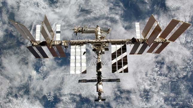 Imagen para el artículo titulado Un inodoro averiado, un fallo en el sistema de oxígeno y más problemas recientes en la Estación espacial internacional