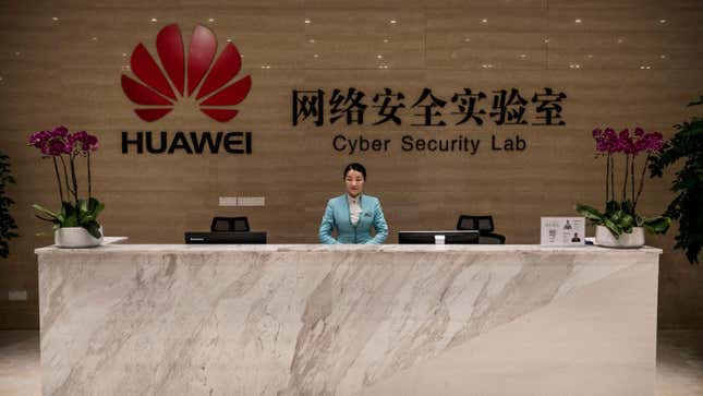 Imagen para el artículo titulado Google dice que el veto a Huawei amenaza la seguridad nacional de EE.UU. obligando a China a crear un SO inseguro
