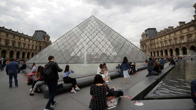 Image for article titled The Louvre Removes the Sackler Family&#39;s Name From Wing