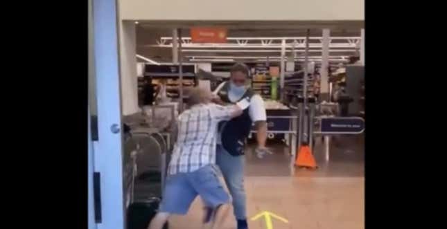 Image for article titled This White Florida Man Really Tried to Bum-Rush His Way Into Walmart After Being Blocked From Entering Without a Face Mask