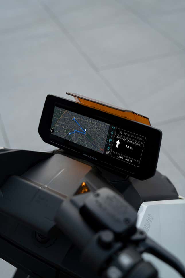 Image for article titled BMW's Definition CE 04 Electric Scooter Is The Cyberpunk City-Commuter Future We All Need