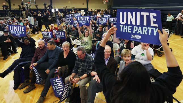 Volunteers for Democratic presidential candidate Sen. Elizabeth Warren (D-MA) lead the audience in cheers during a campaign event at Nashua Community College February 05, 2020 in Nashua, New Hampshire. 