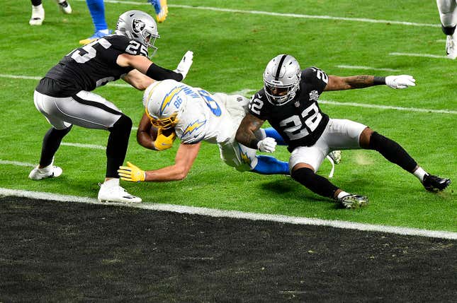 Image for article titled Time to get your titles with these fantasy WRs and TEs
