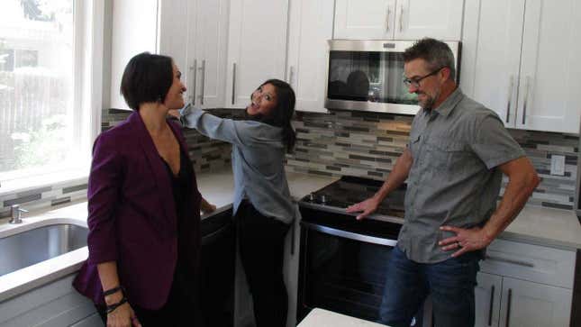 Image for article titled The House Hunters Throuple Is Real