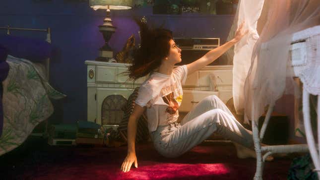 Image for article titled Weyes Blood ascends to new musical heights on the lush, cinematic Titanic Rising