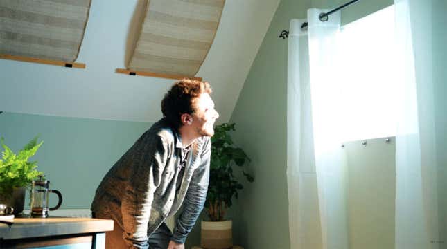 Imagen para el artículo titulado Cómo construir un sol artificial en casa tan realista que engaña a tu cámara