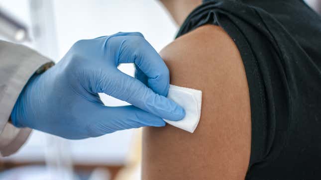 Image for article titled Is There an Optimal Time to Get Your Flu Shot This Year?