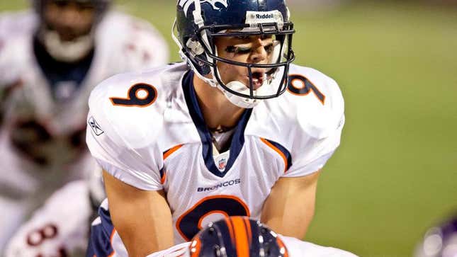 Image for article titled Broncos Center Apologizes To Team After Accidentally Snapping Ball To Brady Quinn