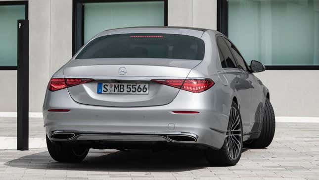 Image for article titled This 2021 Mercedes-Benz S-Class's Back Wheel Is Not Broken