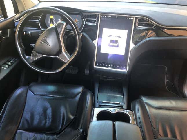 Imagen para el artículo titulado Este Tesla Model X ha recorrido más de 640.000 kilómetros. Estas son todas las reparaciones que hubo que hacerle