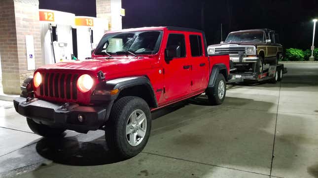 Image for article titled What It Was Like Towing a Free Jeep Grand Wagoneer With the 2020 Jeep Gladiator