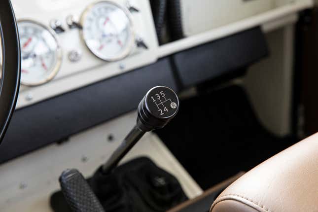 Image for article titled Whoa: A Vintage Land Rover Restomod That's Not Laughably Garish