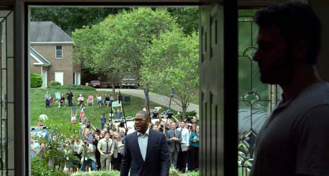 Image for article titled Character In Thriller Film Totally Unaware 100 Reporters On Front Lawn Until He Opens Door