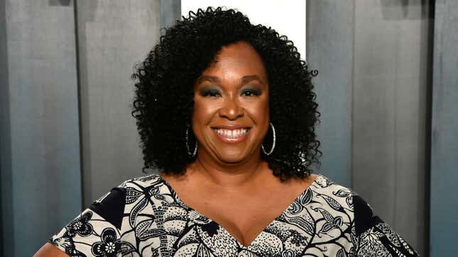  Shonda Rhimes attends the 2020 Vanity Fair Oscar Party on February 09, 2020 in Beverly Hills, California.