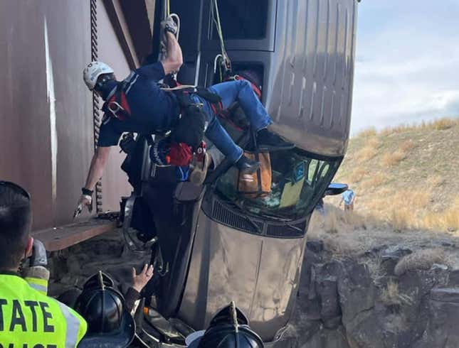 Image for article titled Couple Inside Ford Super Duty Saved From Plunge Off Bridge Thanks To Trailer Safety Chains