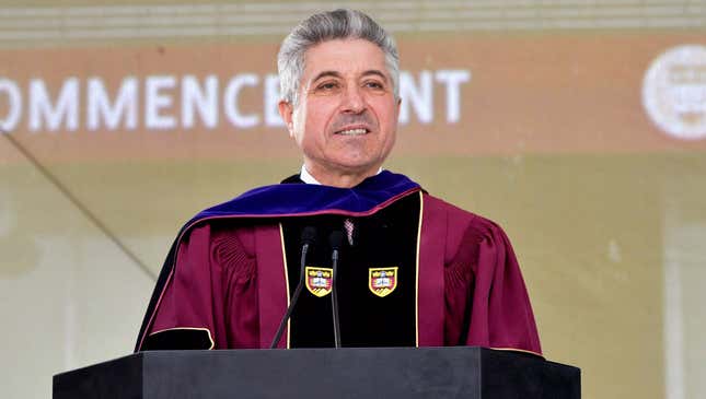 Image for article titled Hotshot Commencement Speaker Jumps Straight Into Speech Without Even Defining ‘Courage’