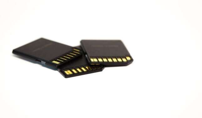 Imagen para el artículo titulado Detienen a un hombre después de que una mujer encontrara una tarjeta SD en el suelo con el vídeo de un asesinato