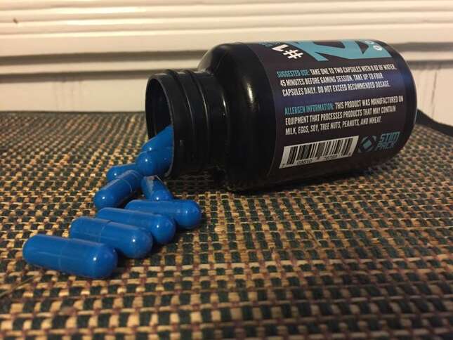 Imagen para el artículo titulado Tomé drogas para gamers durante una semana y esto es lo que le hicieron a mi cuerpo