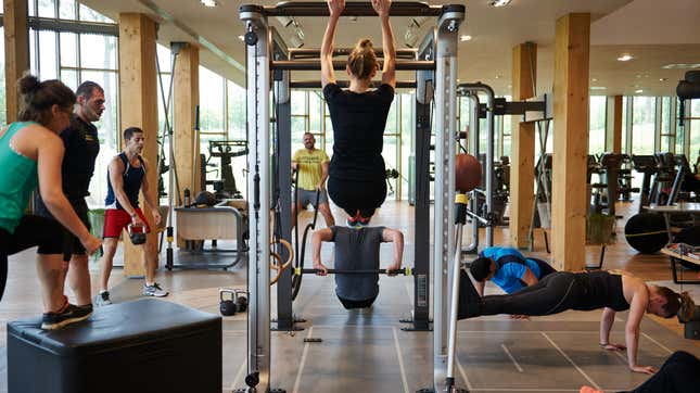 Image for article titled How to Avoid Crowds at the Gym