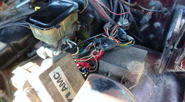 Image for article titled My Free Jeep Grand Wagoneer Drives But Nearly Started A Demolition Derby In My Backyard